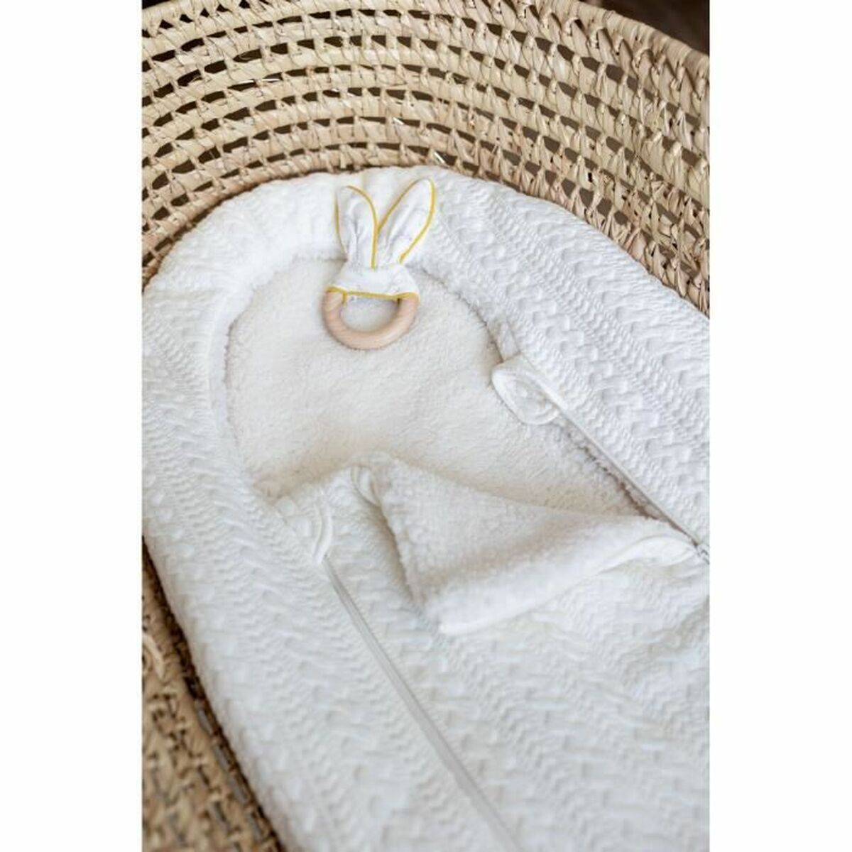 V4HE90F5619AB42EA78A7DCD92C03727D51R6399863P2