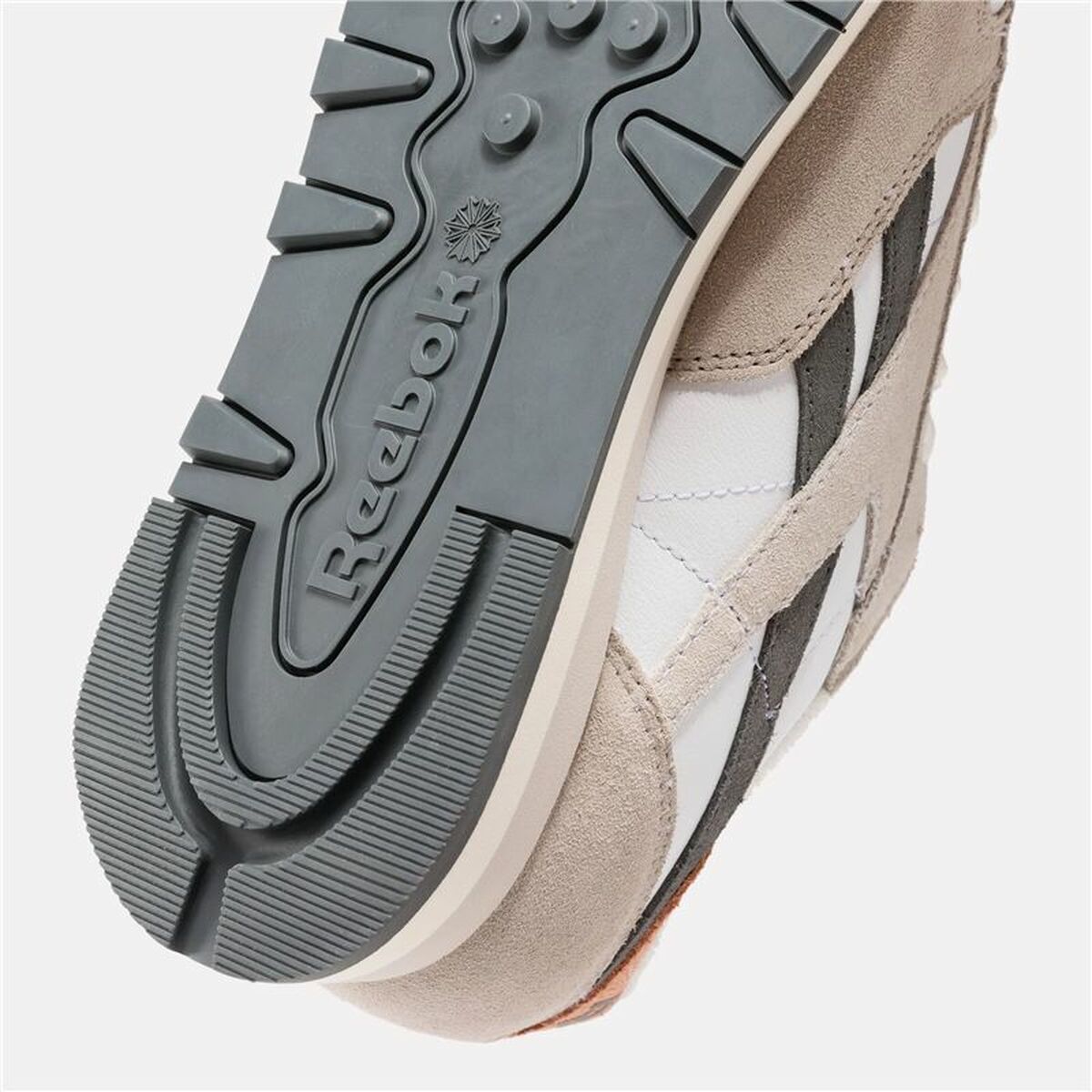 V2HD7609E7848887A0FCD1C419F544F5501R5748813P7