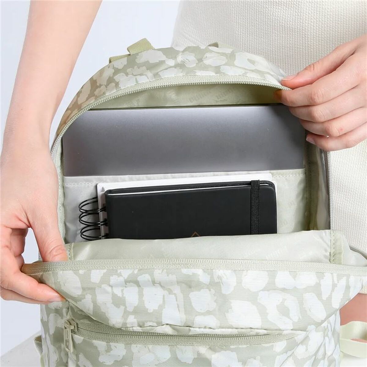 V2H2356C4647682AE2828458C69791D9903R6051950P5